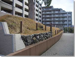 開田城跡の土塁跡（西側）