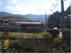 日野畑出町から見た日野山