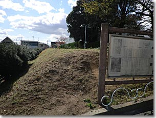 小野小町塚と深草少将供養塔（欣浄寺庭園内）