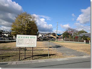 史跡長岡宮田閤門跡（向日市鶏冠井町祓所）（東側大極殿通から撮影）