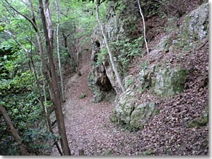 喜撰洞の東側面