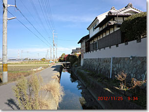 上狛集落の環濠跡水路（西側北部）