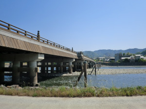 西詰上流側から見た宇治橋・橋脚