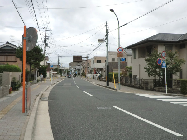 大山崎町松原交差点付近の旧西国街道