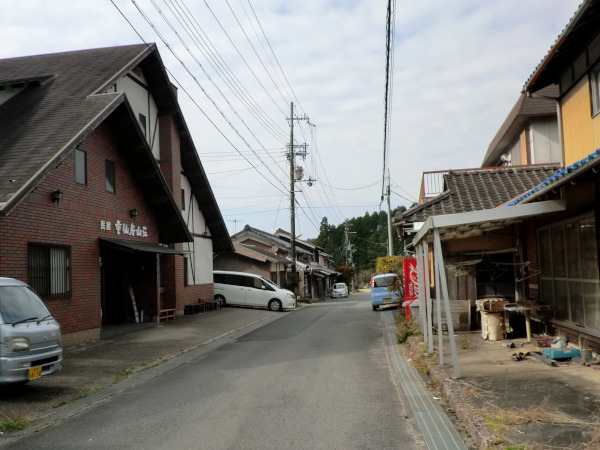 童仙房地区の集落中心部