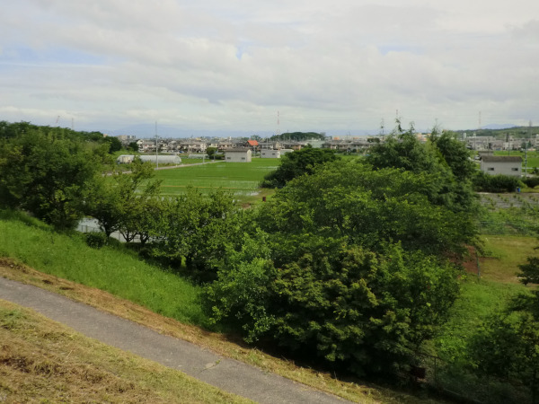 六ケ池の榎付近から見た富野の地域