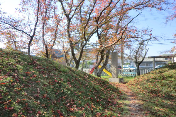 藤原百川公の墓・墓碑背後碑