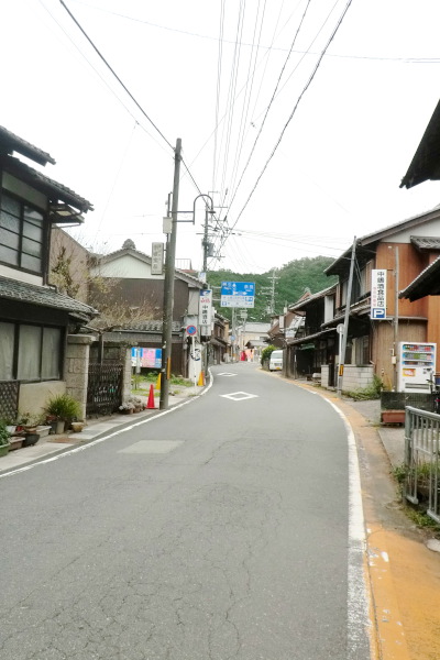 木津川左岸の笠置町の町並み