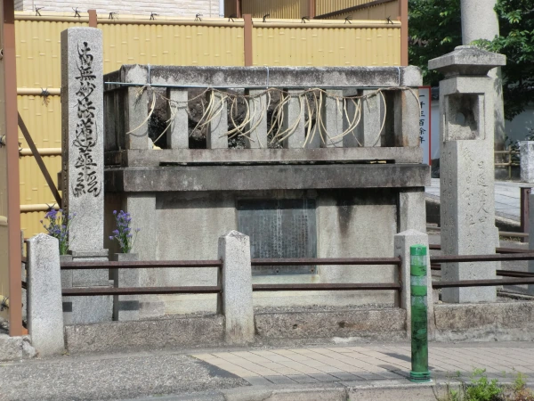 説法石